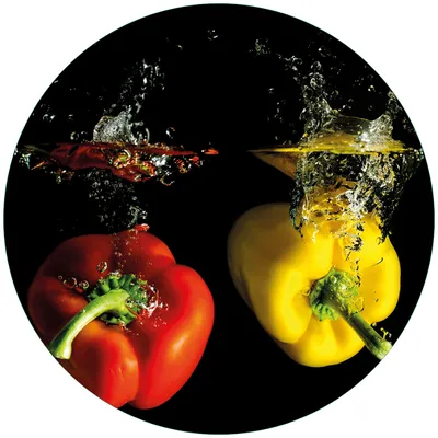 Produktbild von Wallario Premium Glasbild, freischwebende Optik, kräftige Farben, rund 50cm Durchmesser, Motiv Bunte Küche  Paprika in rot  gelb  orange und grün im Wasser
