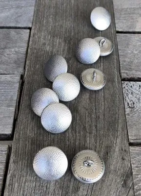 Immagine prodotto di 10 bottoni argentati da 20 mm, ricurvi
