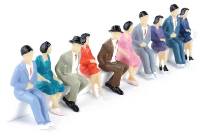 Produktbild von Sitzende Figuren Spur 1 | Miniaturen 1:32 (10 Stück)