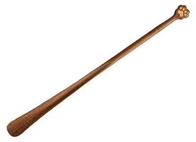 Imagen del producto de Cuchara de madera larga para facilitar ponerse y quitarse los zapatos