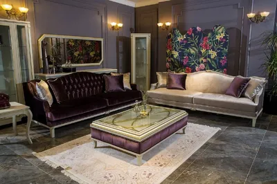 Produktbild von Casa Padrino Luxus Barock Wohnzimmer Set Lila / Rosa / Weiß / Gold - 2 Barock Sofas & 2 Barock Sessel & 1 Barock Couchtisch - Wohnzimmer Möbel im Barockstil - Barock Möbel - Barock Einrichtung