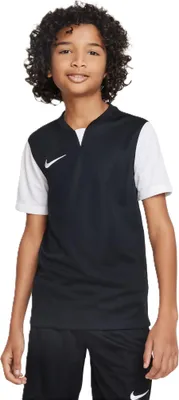 Immagine prodotto di Koszulka Nike Junior Dri-FIT Trophy 5 DR0942-010 M (137-147cm)