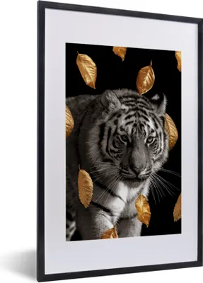 Produktbild von MuchoWow® MuchoWow® Gerahmtes Poster Tiger - Golden - Blätter 40x60 cm - Poster mit zchwarzem Bilderrahmen - Poster in Rahmen