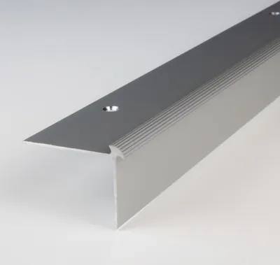 Produktbild von PROVISTON | Treppenkante | Aluminium eloxiert | Silber | Breite 40 mm | Höhe 30 mm | Länge 2700 mm | Gebohrt | Treppenkantenprofil | Treppenwinkel | Winkelprofil | Kombiwinkel | 1 Stück