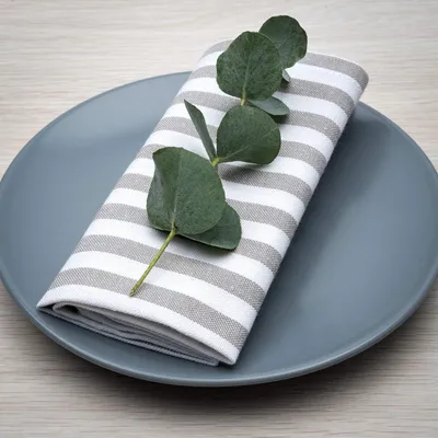 Productafbeelding van Stoffen servetten - set van 8, grijs-wit gestreept - Scandinavische landhuisstijl - 45 x 45 cm