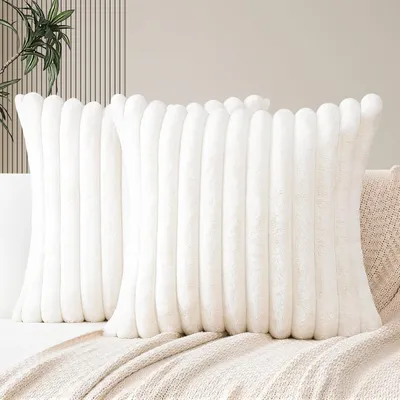 Produktbild von Zweifarbiger, plüschiger Dekorationskissenbezug-Set, bestehend aus 2 kuscheligen, gestreiften, weichen Kissenbezügen für Sofa, Schlafzimmer, 45 x 45 cm, beige