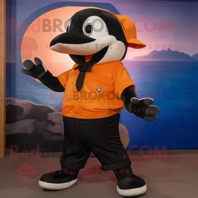 Produktbild von Orange REDBROKOLY Killerwal Maskottchen Kostüm figur bekleidet mit Bermudashorts und Kummerbunds