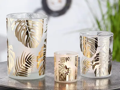 Produktbild von Gilde Windlicht, Ginkgo, Blattmotiv, Blattdesign, Glas, weiß, goldfarben, VE 8, D. 10 cm Höhe: 12.50 cm Durchmesser: 10.00 cm 40644