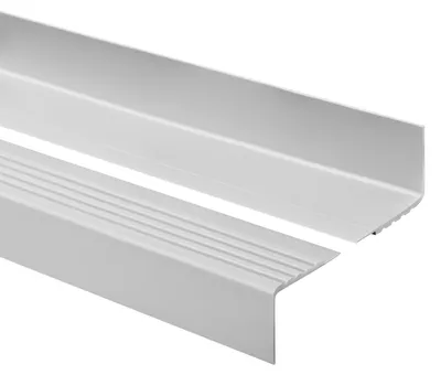 Zdjęcie produktu dla QUEST Profil schodowy PCV 40x40 mm, 1.5m, antypoślizgowy nosek schodowy,  RD, szary