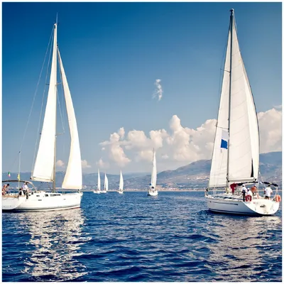Produktbild von Wallario Premium Glasbild, freischwebende Optik, kräftige Farben, Größe 30 x 30 cm Motiv Segelschiff auf dem Mittelmeer