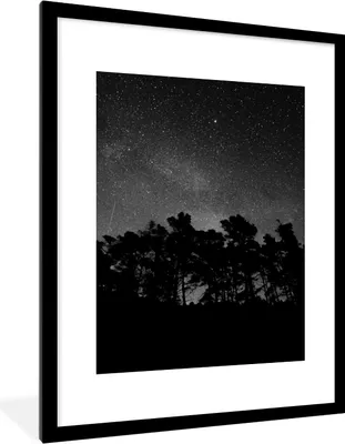 Produktbild von MuchoWow® Gerahmtes Poster Sternenhimmel - Wald - Himmel - Schwarz - Bäume 60x80 cm - Poster mit Schwarzem Bilderrahmen Wandposter Rahmen Foto Bilder - Wohnzimmer - Dekorationen - Prämie