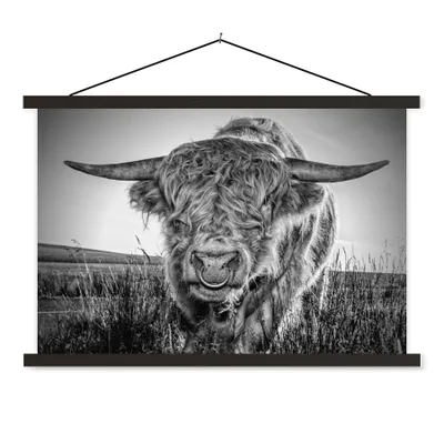 Produktbild von MuchoWow® Textilposter Schottischer Highlander - Schwarz und Weiß 120x80 cm mit schwarzem Rahmen - Wanddeko