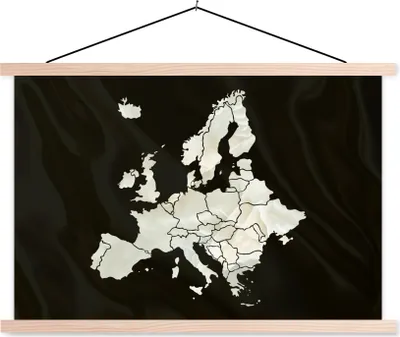 Produktbild von MuchoWow® Textilposter Karte - Europa - Schwarz 120x80 cm mit holzfarbenen Rahmen - Aufhängeset