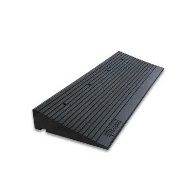 Produktbild von bepco Premium Schwellenrampe - 100 x 35 x 10 cm - aus recyceltem Gummi - mit integrierten Unterlegscheiben