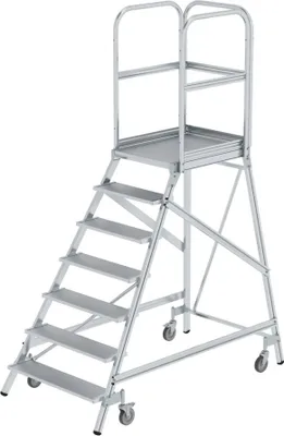 Produktbild von Podesttreppe einseitig begehbar mit Federrollen | Aluminium geriffelt | 7 Stufen | Rutschsichere Leiterschuhe