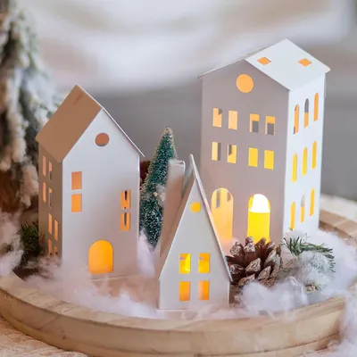 Immagine prodotto di Lanterna decorativa per candele con luci LED, ideale per decorazioni natalizie. Set di 3 portacandele piccoli per tealight