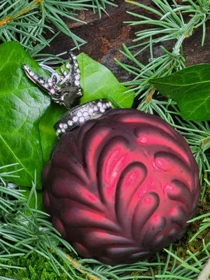 Productafbeelding van Kerstbal van glas met een hertenmotief, rood