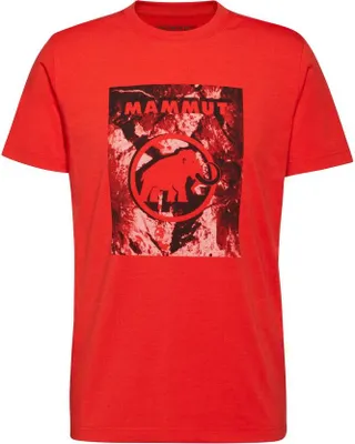 Rotes T-Shirt mit schwarzem Mammut-Logo und grafischem Design.