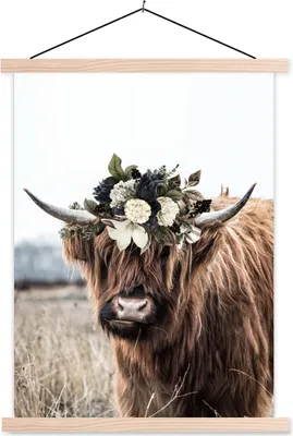 Produktbild von MuchoWow® Textilposter Schottische Hochlandrind - Blumen - Hoorn 60x80 cm mit holzfarbenen Rahmen - Wandbild