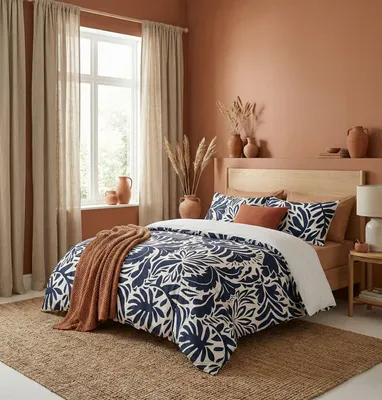 Produktbild von L'Essentiel Linge de Maison, XXL Bettwäsche Set (1 Stück), Navy Blau & Weiß, 155 x 220 cm | 70% Baumwolle / 30% Polyester, Maschinenwaschbar bei 30 °C | Elegantes Design mit Knopfverschluss.