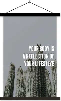 Produktbild von MuchoWow® Textilposter Sprichwörter - Zitate - 'Dein Körper ist ein Spiegelbild deines Lebensstils'. 60x90 cm mit schwarzem Rahmen - Poster Wohnzimmer