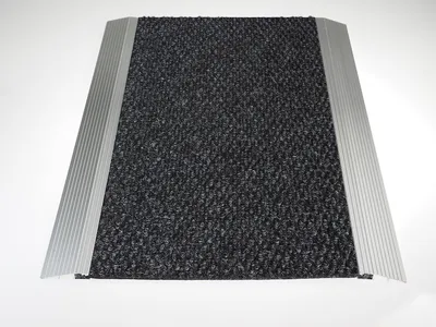 Zdjęcie produktu dla Wytrzymała obudowa zewnętrzna z aluminiowymi ramkami i szczotkami