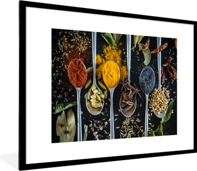 Produktbild von MuchoWow® MuchoWow® Gerahmtes Poster Gewürze - Löffel - Schwarz - Küche 80x60 cm - Poster mit zchwarzem Bilderrahmen - Schlafzimmer-Dekorationen - Fotoposter