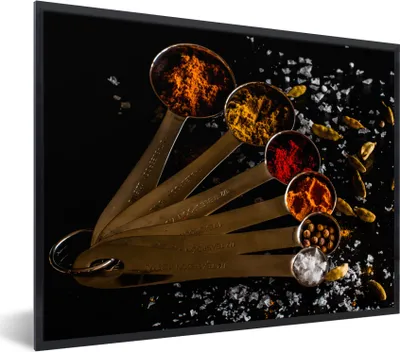 Produktbild von MuchoWow® Gerahmtes Poster Gewürze - Löffel - Salz - Gewürze - Schwarz 80x60 cm - Poster mit Schwarzem Bilderrahmen Wandposter Rahmen Foto Bilder - Schwarzem - Mit Gestell