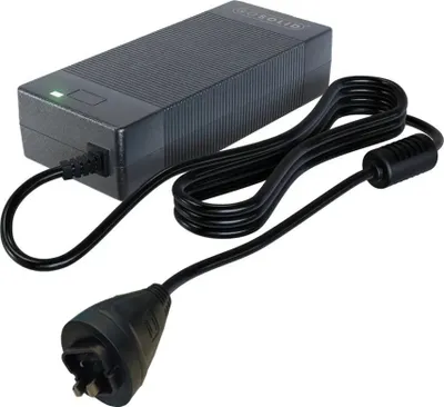 Zdjęcie produktu dla GO SOLID! Ładowarka akumulatorowa kompatybilna z rowerem elektrycznym Stella 42V 2A 3-pinowa (wtyczka z wycięciem)
