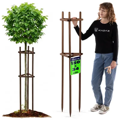 Produktbild von KADAX Baumstütze 150 cm aus robustem Holz, Baumpfahl zur sicheren Fixierung junger Bäume & Sträucher, dreibeinige Pflanzenstütze aus Buchenholz für Garten (Braun)