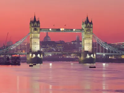 Produktbild von London Kunstdruck Bild - Tower Bridge Im Abendrot (60 x 80 cm)