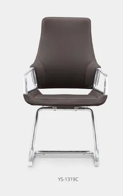 Productafbeelding van Kunstleren stoel in zwart, modern design, met een elegante en comfortabele zithouding