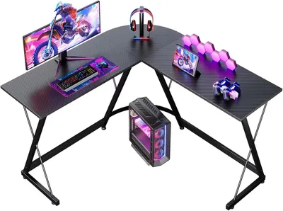 Obrázek produktu pro Herní stůl - Rohový psací stůl ve tvaru L - 120 × 120 × 77,5 cm - Robustní kovová konstrukce - Černý design s efektem karbonových vláken
