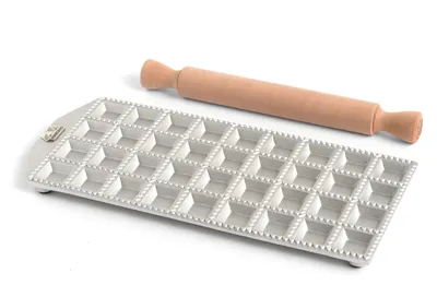 Obrázek produktu pro Deska na ravioli Marcato s válečkem na těsto - 36 přihrádek - 3,5 x 3,5 cm