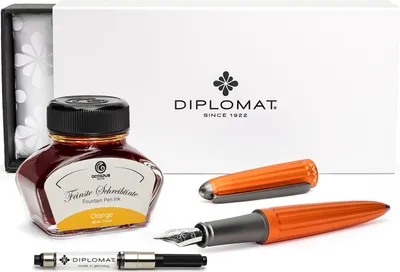 Produktbild von Diplomat Aero Füllfederhalter in Orange, M-Feder aus Edelstahl, mit perfekt abgestimmter Tinte