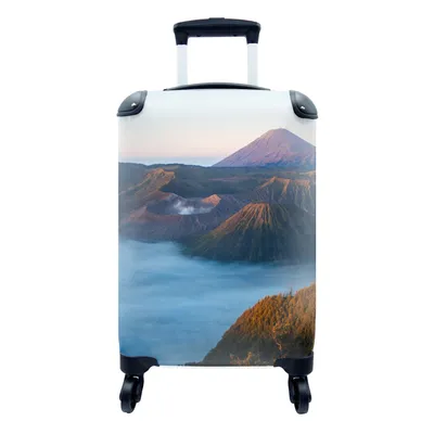 Produktbild von MuchoWow® Koffer Handgepäck Trolley Rollkoffer Kleine Reisekoffer mit 4 Rollen - Vulkan - Natur - Nebel - Cabin Size < 55x40x23 cm & 55x40x20 cm - Fotokoffer - Kabinenkoffer - Boardgepäck - Reise-Box - Reisekoffer - Reisegepäck - Koffer mit Bild - Trolley für Kinder
