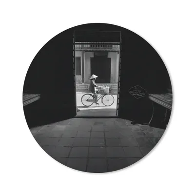 Produktbild von MuchoWow® Mauspad Mousepad Tür - Fahrrad - Straße - Architektur 20x20 cm - Mousepads - Maus Mat - Pad - Mausunterlage - Schreibtischmatte