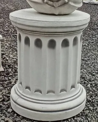 Produktbild von Casa Padrino Barock Sockel Grau Ø 48 x H. 59 cm - Prunkvoller Gartensockel im Barockstil - Runder Gartendeko Stein Sockel - Barock Garten & Terrassen Deko Accessoires