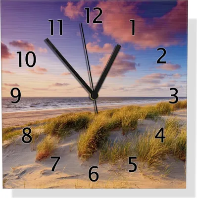 Produktbild von Wallario Design Wanduhr Abendspaziergang am Strand - Sonnenuntergang über dem Meer aus Aluverbund, Größe 30 x 30 cm
