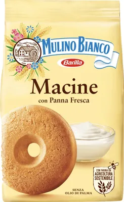 A package of Mulino Bianco Macine biscuits with a close-up of a biscuit and a bowl of cream.