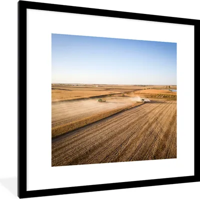 Produktbild von MuchoWow® Gerahmtes Poster Feld - Bauernhof - Traktor - Landwirt - Landleben 40x40 cm - Poster mit Schwarzem Bilderrahmen Wandposter Rahmen Foto Bilder - Poster - Plakat im Rahmen