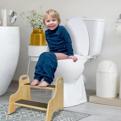Produktbild von Famanu Kinderhocker 2-stufig - mit Antirutsch-Fußpolstern und tragbaren Griffen