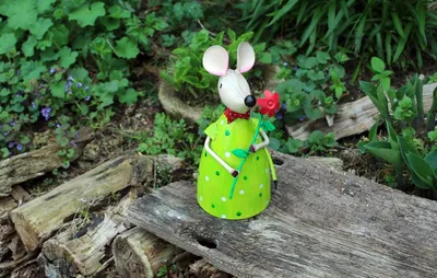 Produktbild von Gartenfigur Zaunhocker Maus Blume
