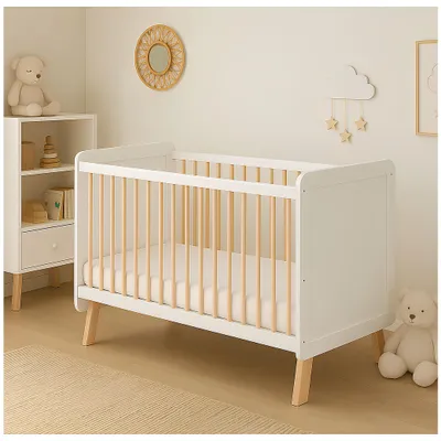 Produktbild von Baby-Delux Babybett Kinderbett 60x120 Lou weiß Kiefernholz Schutzgitter Komfort Matratze