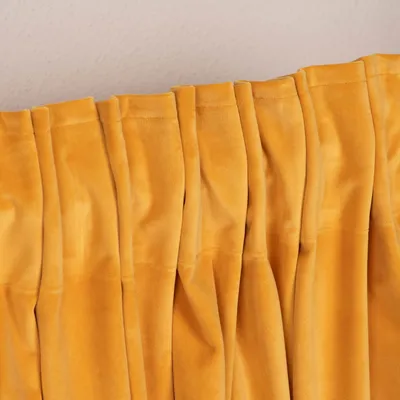 Produktbild von Fertiggardine Velia Samt mit verdeckten Schlaufen einfarbig senf gelb 140x245cm