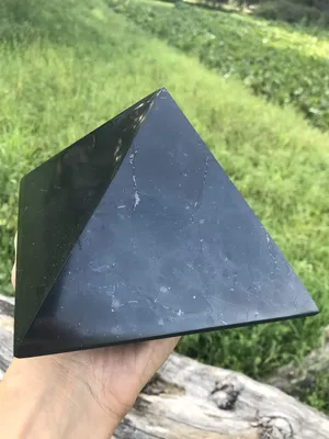 Shungit Pyramide 15 cm poliert echter Stein Russland