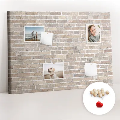 Obrázek produktu pro Korková nástěnka s kolíčky - Tabule s kolíky pro fotografie a poznámky - 100x70 cm - Připínáčky dřevěné 100 kusů - Cihlová zeď
