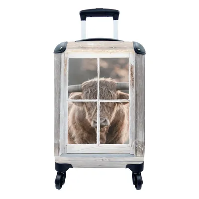 Produktbild von MuchoWow® Koffer Handgepäck Trolley Rollkoffer Kleine Reisekoffer mit 4 Rollen - Schottischer Highlander - Ansicht - Fenster - Cabin Size < 55x40x23 cm & 55x40x20 cm - Fotokoffer - Kabinenkoffer - Boardgepäck - Reise-Box - Reisekoffer - Reisegepäck - Koffer mit Bild - Trolley für Kinder