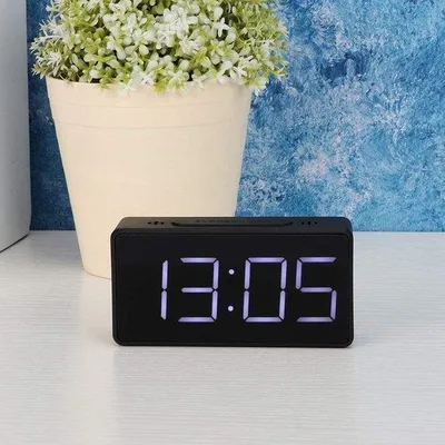 Productafbeelding van LED-wekker met LED-display - nachtwekker - snooze-functie - 1 uur - voor dagelijks gebruik - met LED-verlichting
