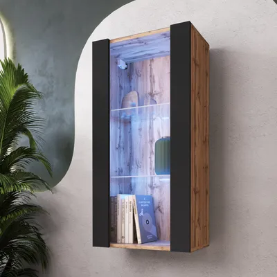 Produktbild von Komodee, Hängende Vitrine Schrank Tivoli, Schwarz/Wotan, Breite 50cm x Höhe 100cm 50cm x Tiefe 29cm, LED Blau, 2 Regalböden, für Wohnzimmer, Schlafzimmer, Eingang
